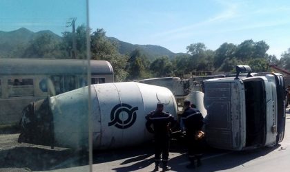 Un camion malaxeur percuté par un train près de Béjaïa